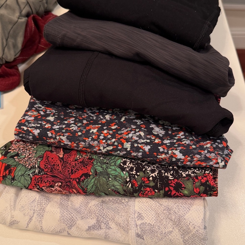 6 pairs of lululemon leggings